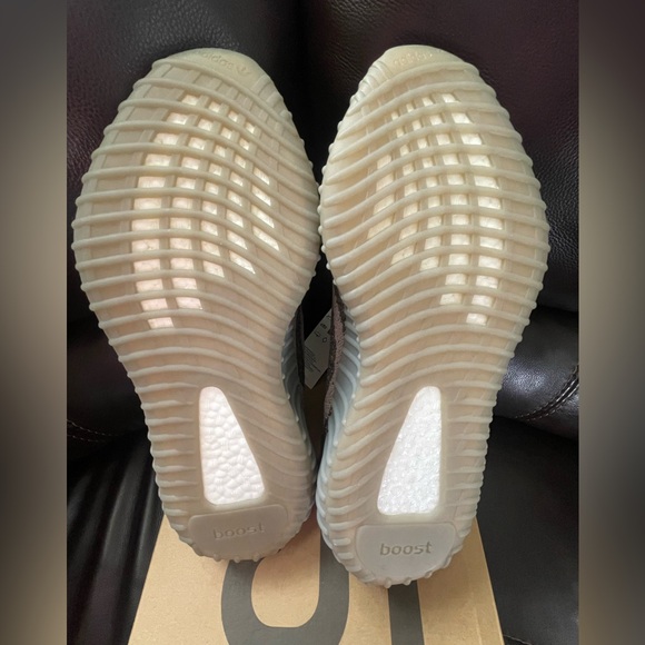 Adidas Yeezy Boost 350 V2 GW1229 Size 12 New w/ Tags + Box (Beluga Reflective) - Picture 3 of 10
